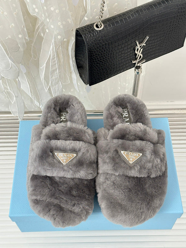Styling view of Prada luxury piece style No.132