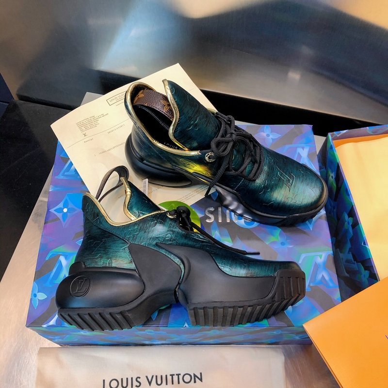 Front view of Louis Vuitton luxury piece style No.147