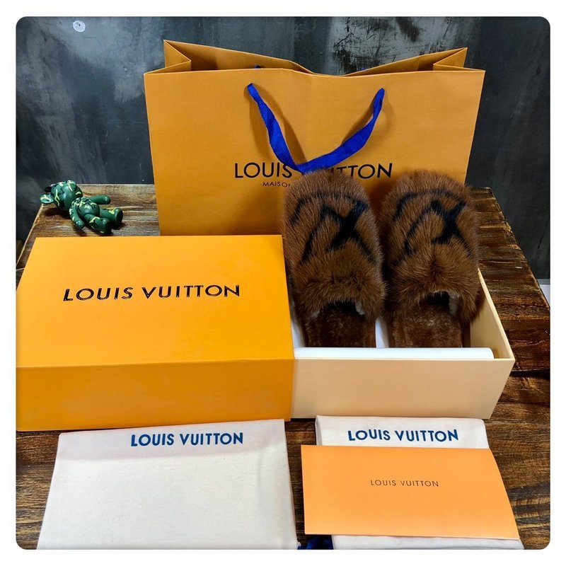 Side profile view of Louis Vuitton luxury piece style No.129