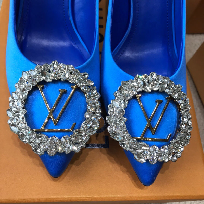 Front view of Louis Vuitton luxury piece style No.081