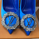 Front view of Louis Vuitton luxury piece style No.081