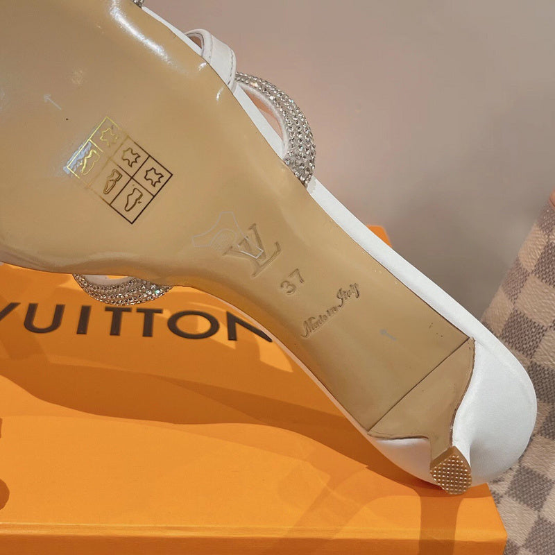 Louis Vuitton shoes Style 352 - true-to-life color detail
