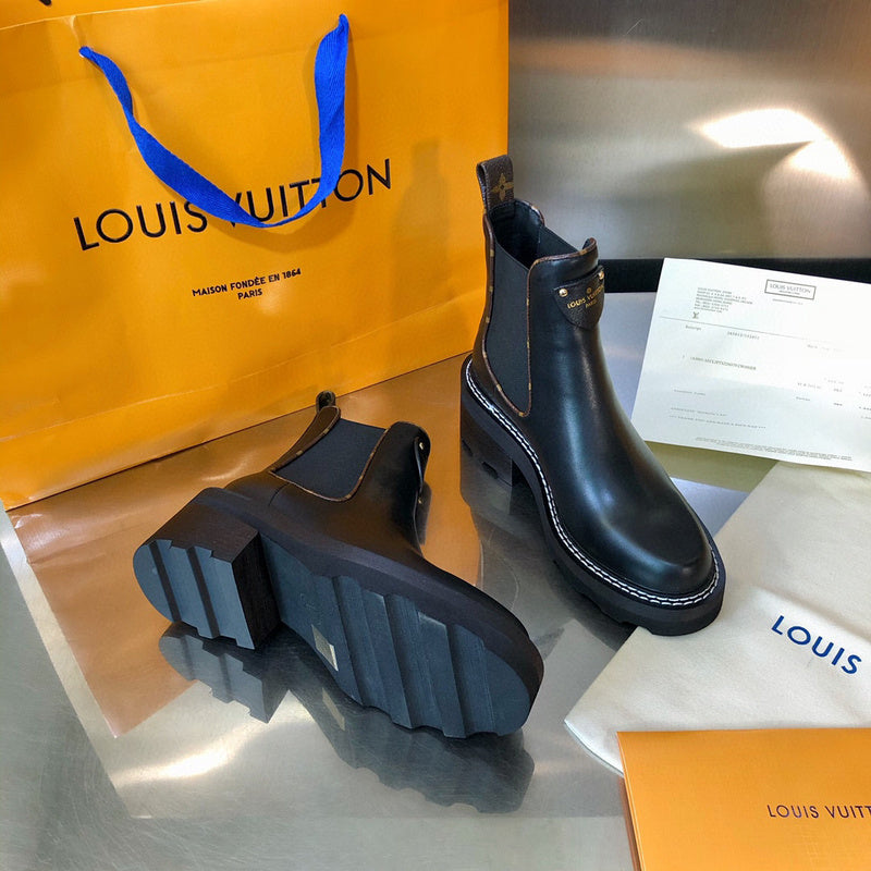 Close-up detail view of Louis Vuitton luxury piece style No.016