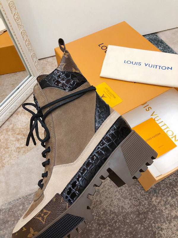 Three-quarter angle view of Louis Vuitton luxury piece style No.173