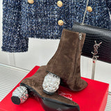 Side profile view of Roger Vivier luxury piece style No.074