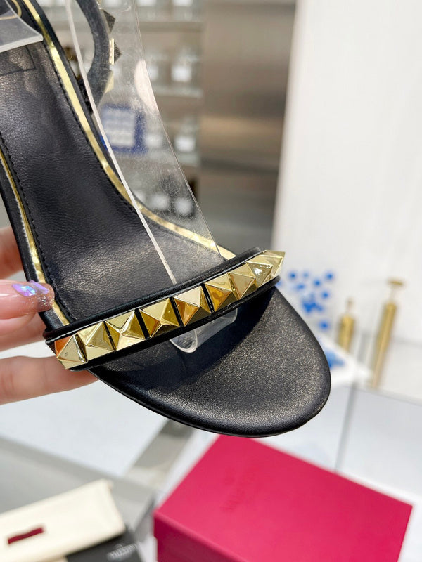 Three-quarter angle view of Valentino Garavani luxury piece style No.229
