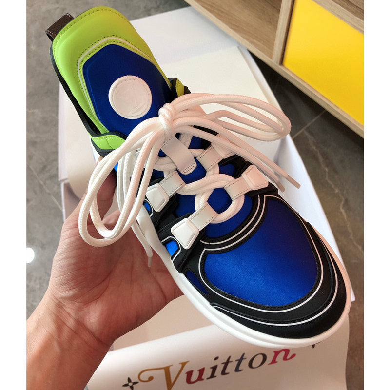 Front view of Louis Vuitton luxury piece style No.013