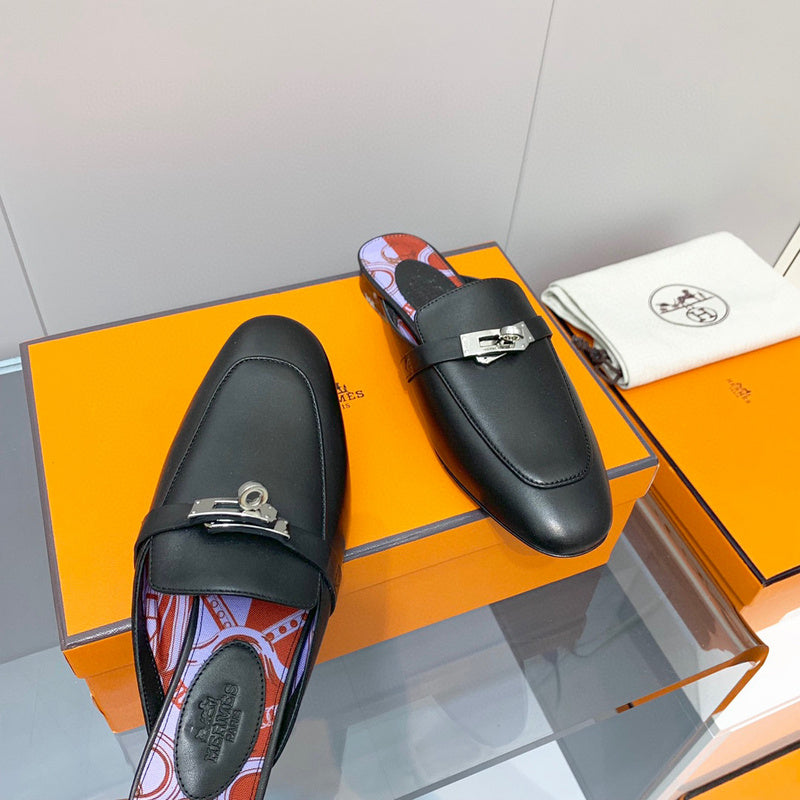 Hermès White Slide Sandals - Toe Detail View