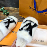 Three-quarter angle view of Louis Vuitton luxury piece style No.126