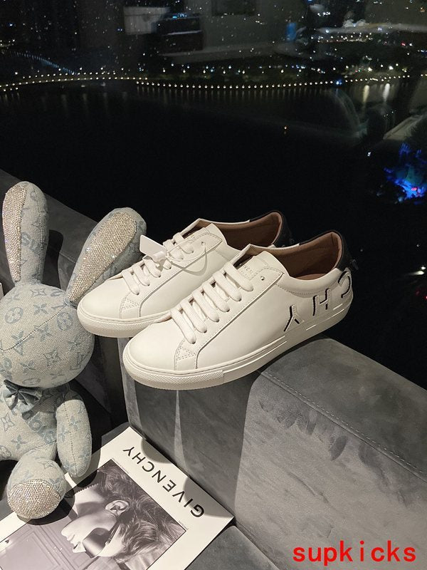 Givenchy shoes Style 072 - packaging and accessories