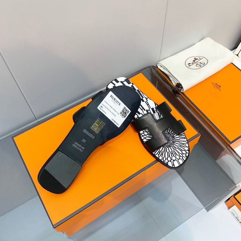 Hermes sandals Style 195 - logo and branding close-up