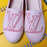 Three-quarter angle view of Louis Vuitton luxury piece style No.113