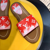 Three-quarter angle view of Louis Vuitton luxury piece style No.080