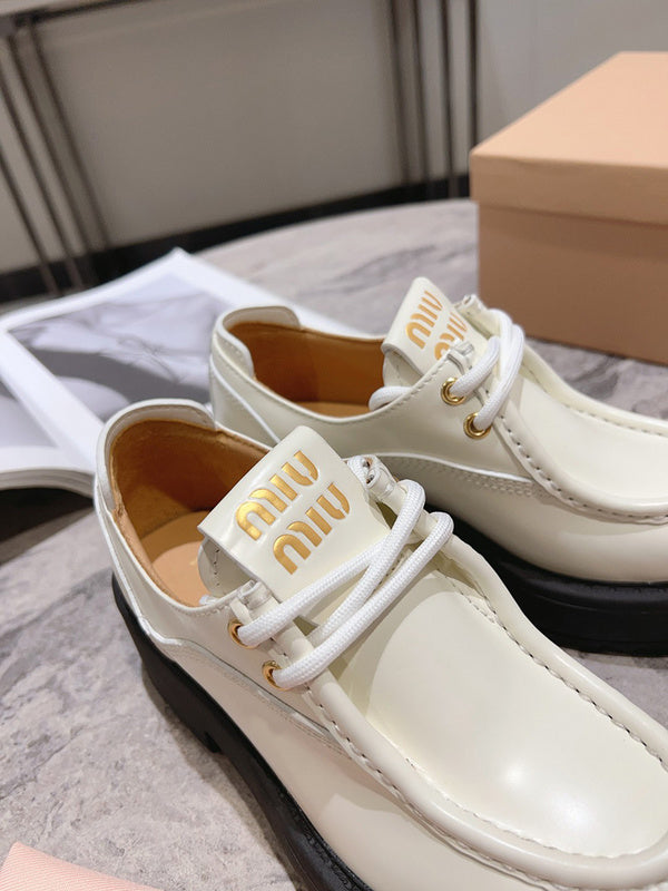 Front view of Miu Miu luxury piece style No.091