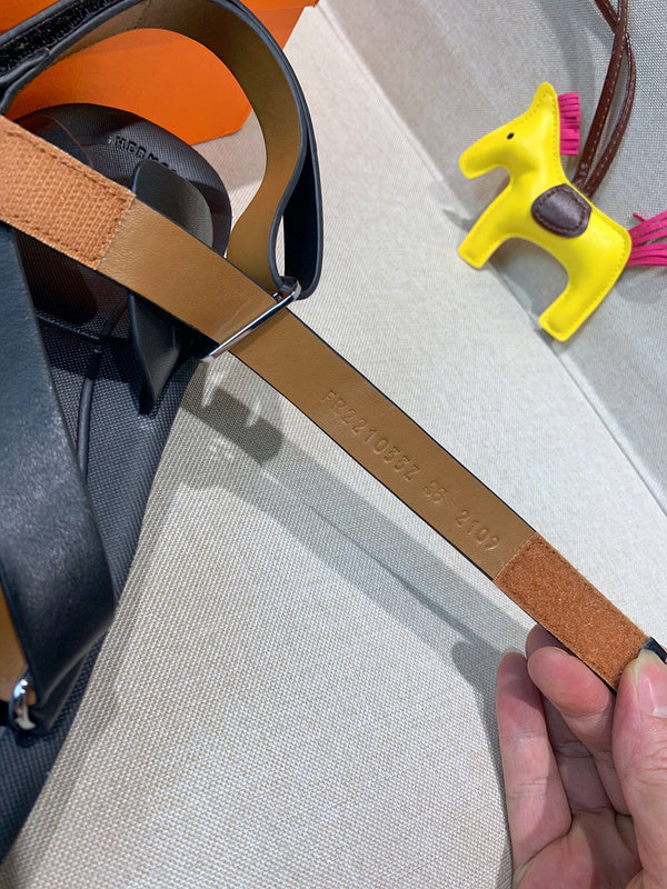 Hermès Burgundy Slip-On Sneakers - Heel Detail View