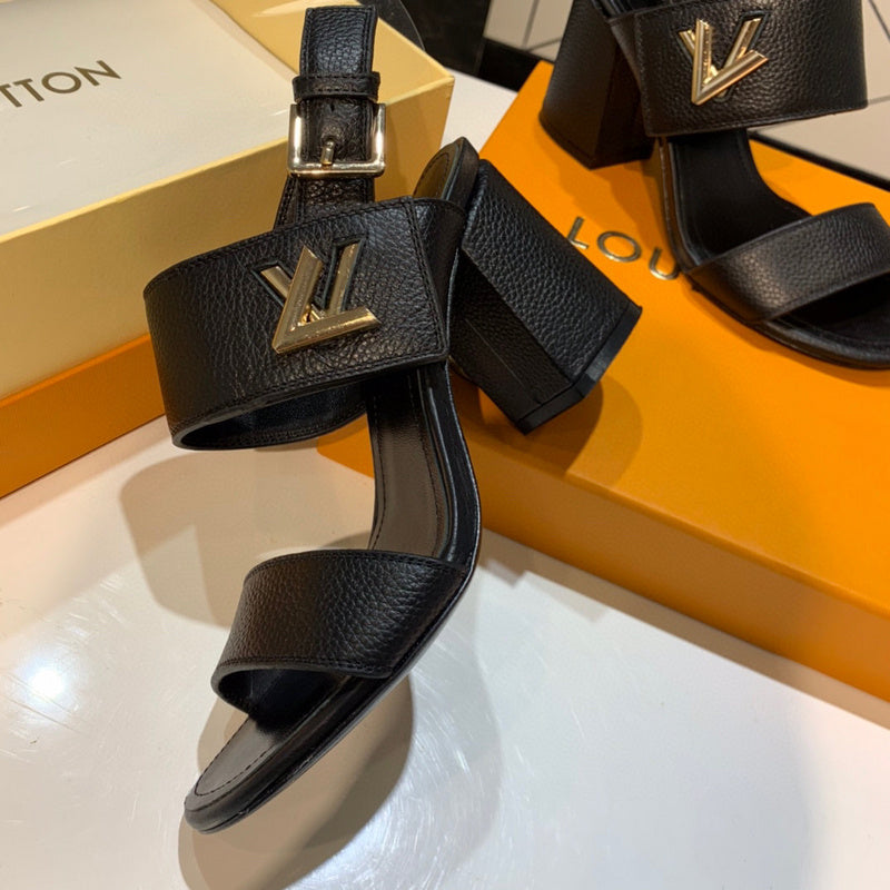 Front view of Louis Vuitton luxury piece style No.050
