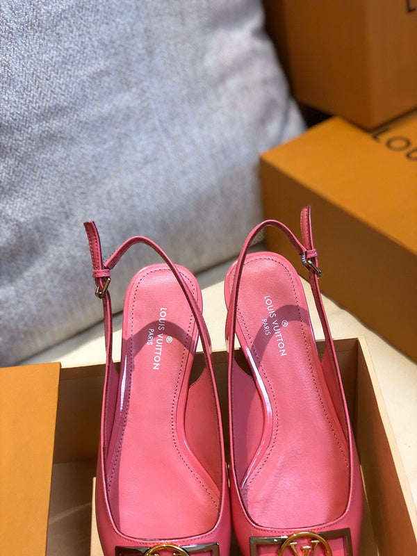 Three-quarter angle view of Louis Vuitton luxury piece style No.111