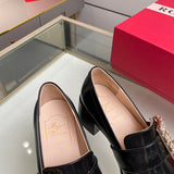 Texture and finish detail of Roger Vivier luxury piece style No.053