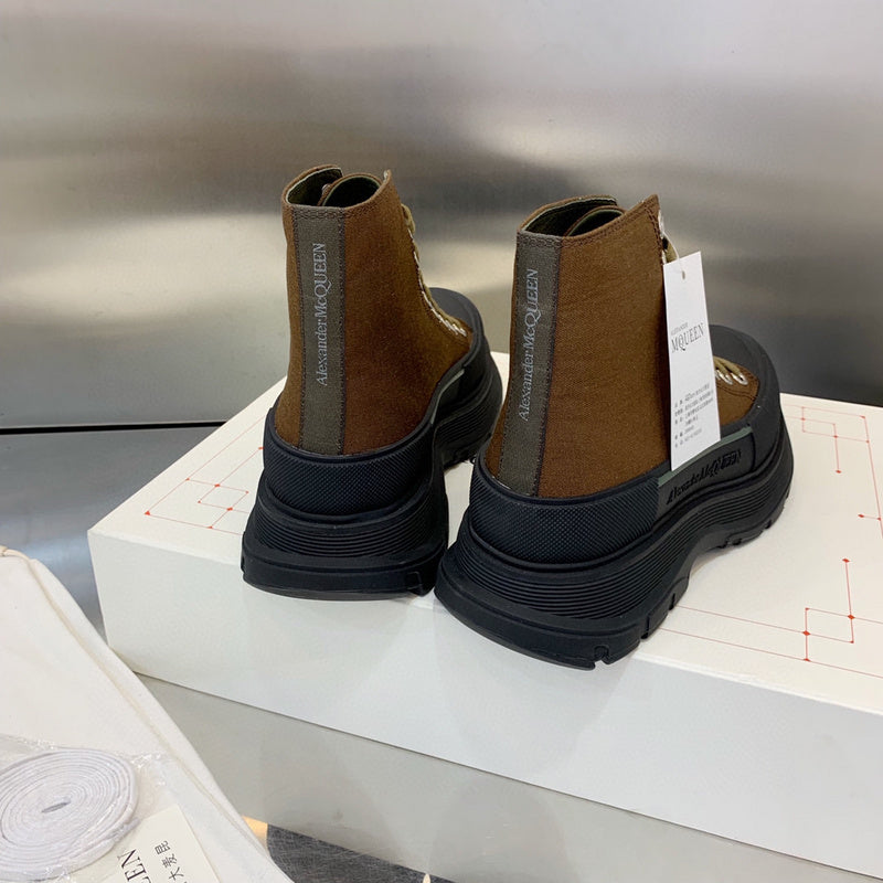 Alexander McQueen Grey Chelsea Boots - Heel Detail View