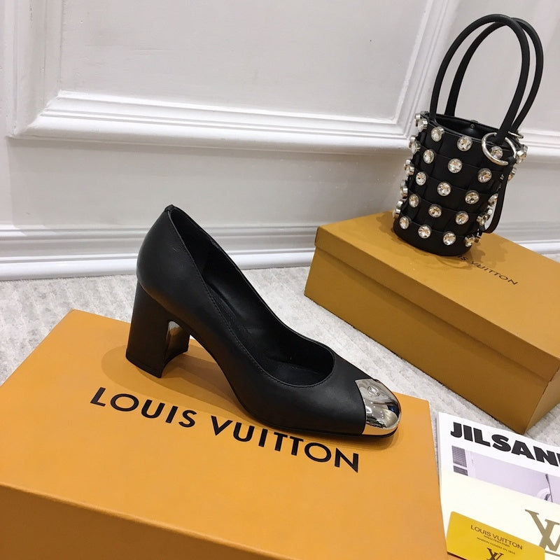 Louis Vuitton White Pointed-Toe Stiletto Heels - Heel Detail View