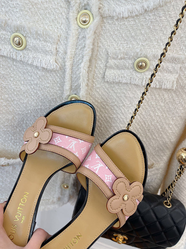 Louis Vuitton Beige Bow-Detail Flats - Toe Detail View