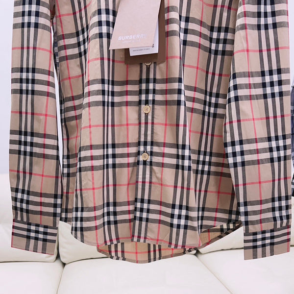 Three-quarter angle view of Burberry luxury piece style No.062