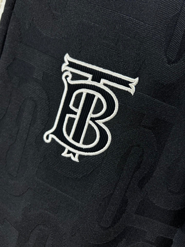 Full silhouette view of Burberry luxury piece style No.366