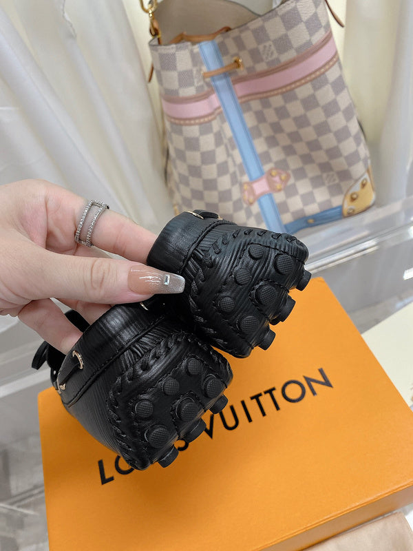 Louis Vuitton shoes Style 335 - logo and branding close-up (alternate angle)