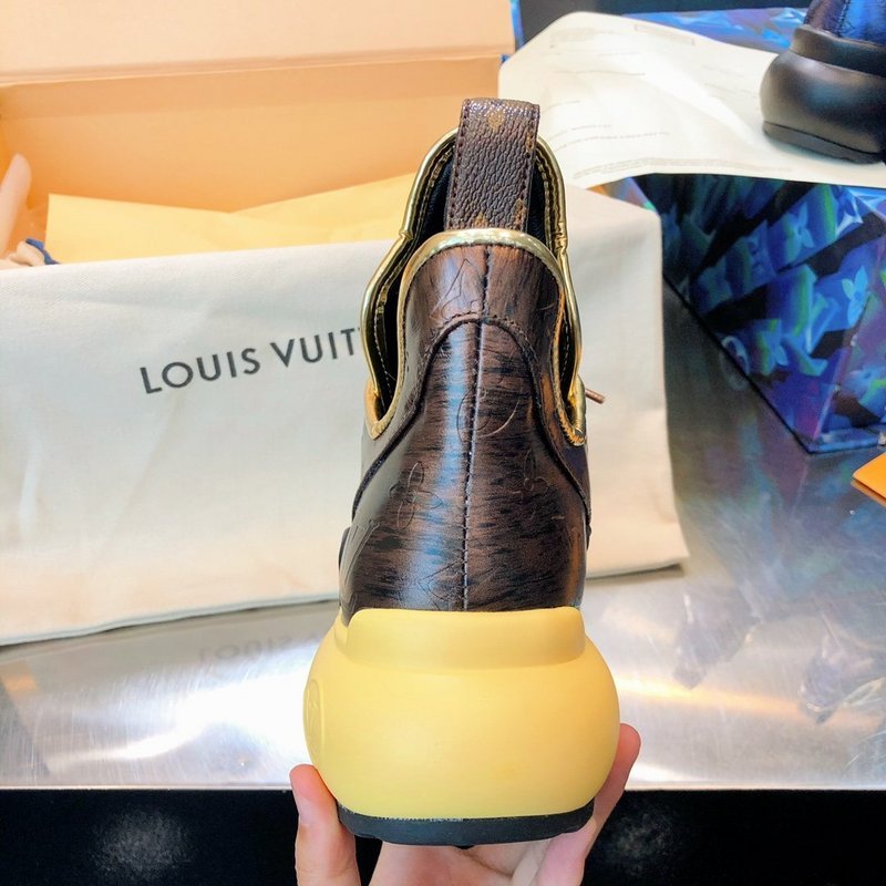 Styling view of Louis Vuitton luxury piece style No.142