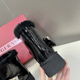 Front view of Roger Vivier luxury piece style No.077