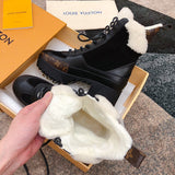 Styling view of Louis Vuitton luxury piece style No.177