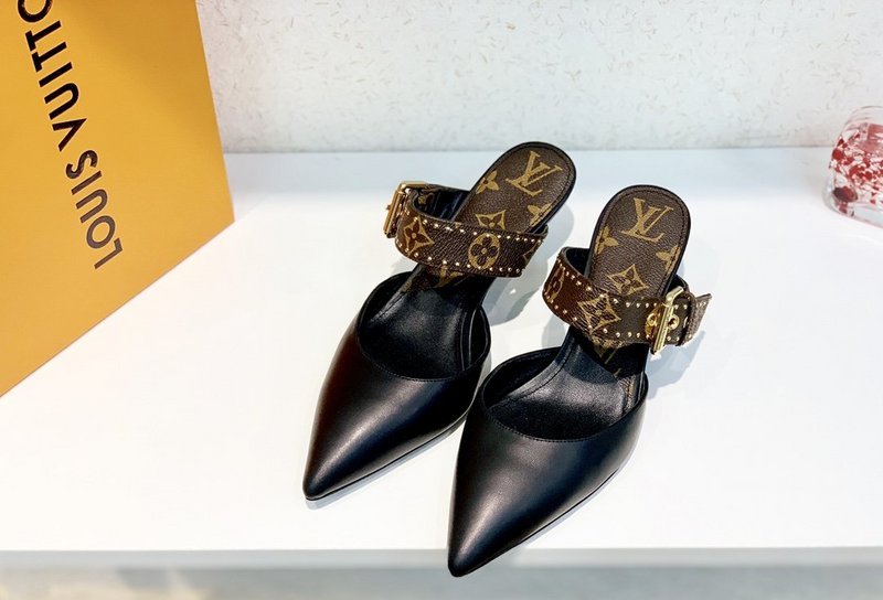 Side profile view of Louis Vuitton luxury piece style No.159