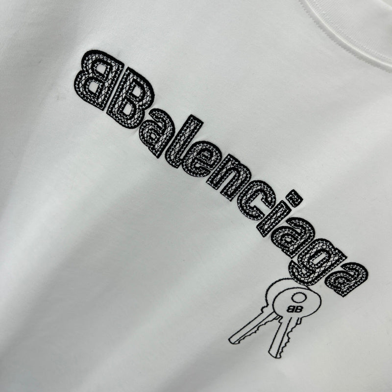 Full silhouette view of Balenciaga luxury piece style No.085