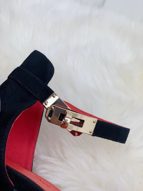 Hermès Camel Ankle Boots - Sole Detail View