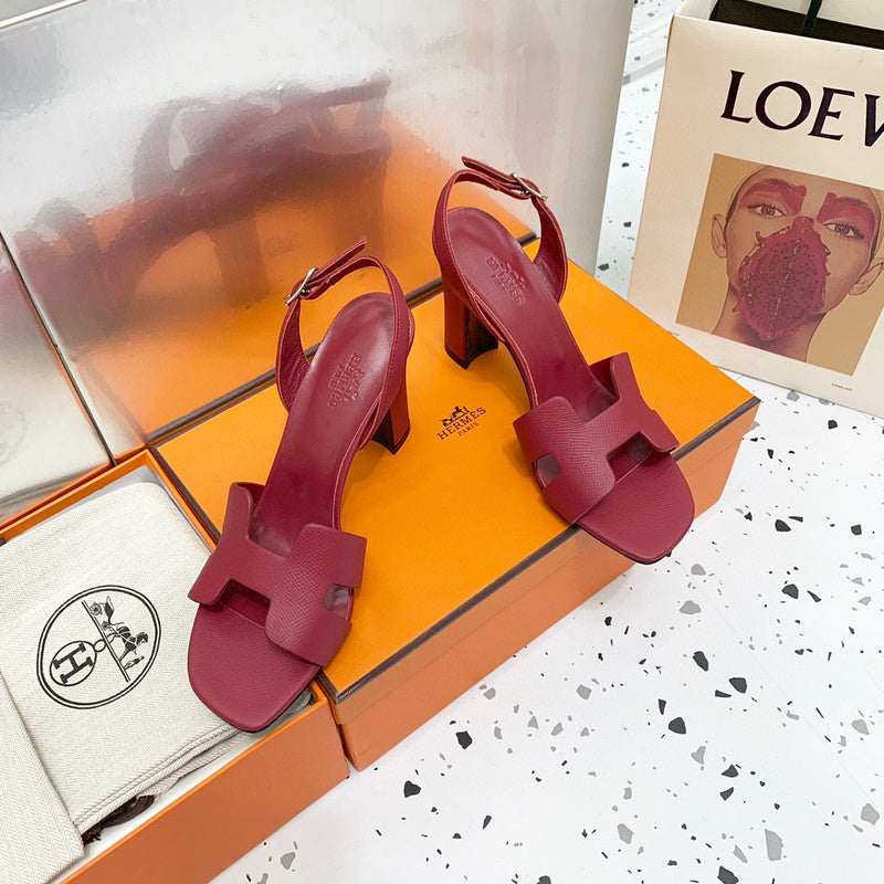 Hermès Camel Block Heel Sandals - Toe Detail View