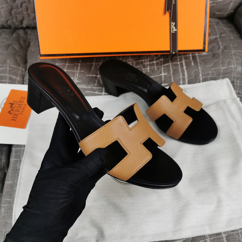 Hermes sandals Style 004 - logo and branding close-up