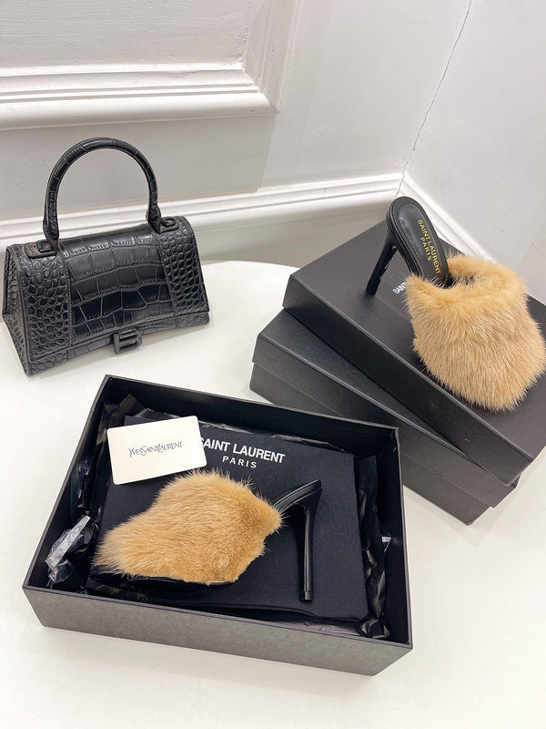 Three-quarter angle view of Saint Laurent luxury piece style No.125