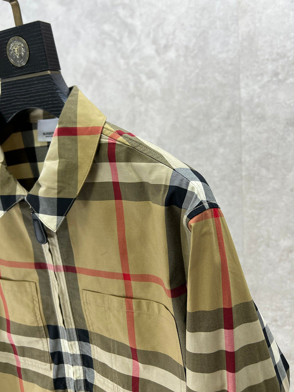 Three-quarter angle view of Burberry luxury piece style No.424