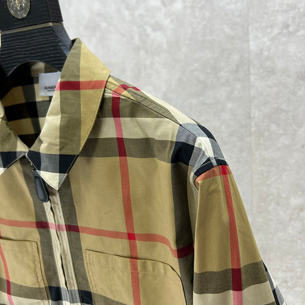 Three-quarter angle view of Burberry luxury piece style No.424