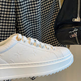 Texture and finish detail of Louis Vuitton luxury piece style No.019