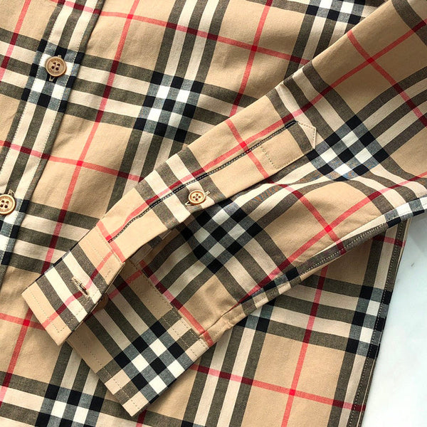 Three-quarter angle view of Burberry luxury piece style No.064