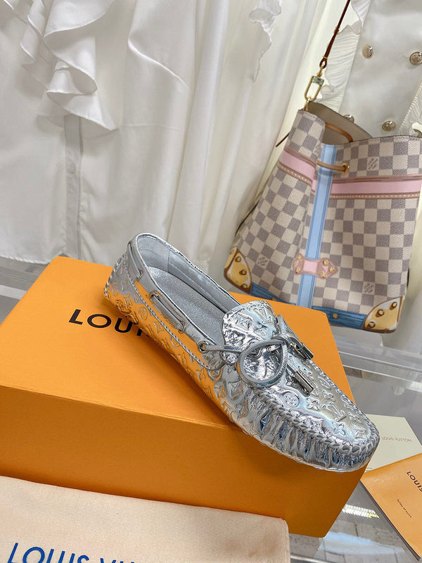 Louis Vuitton White Low-Top Sneakers - Sole Detail View