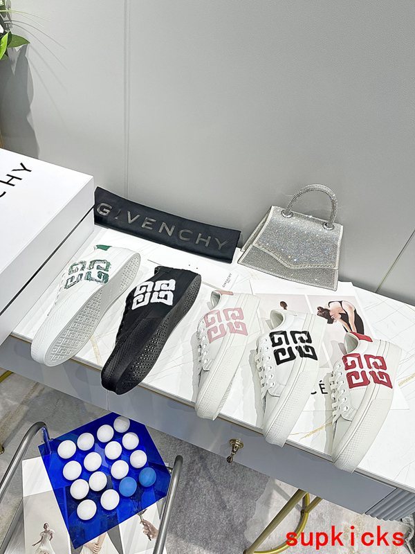 Givenchy shoes Style 053 - logo and branding close-up