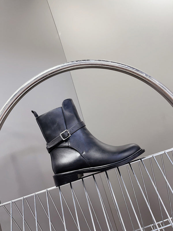 Styling view of Saint Laurent luxury piece style No.041