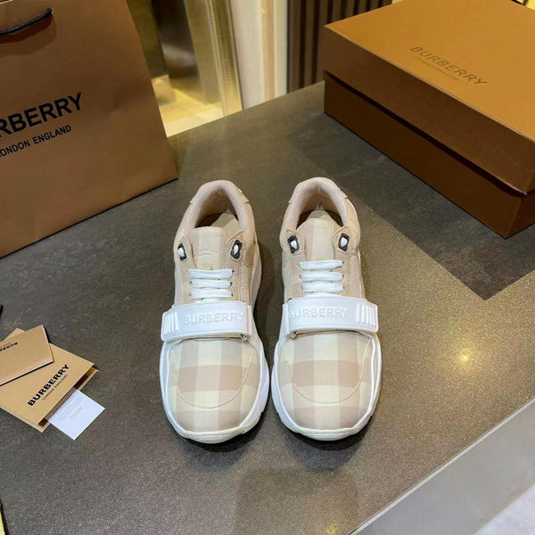 Burberry shoes Style 053 - sole and craftsmanship detail