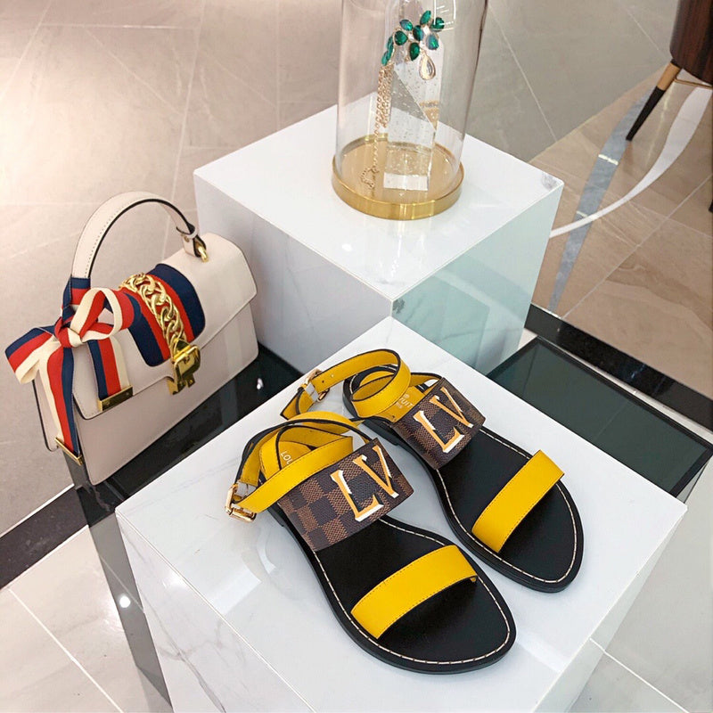 Full silhouette view of Louis Vuitton luxury piece style No.065