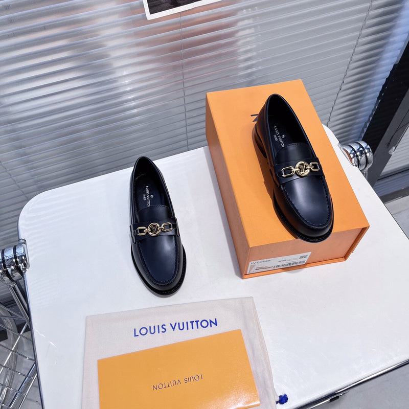 Louis Vuitton Burgundy Classic Ballet Flats - Heel Detail View