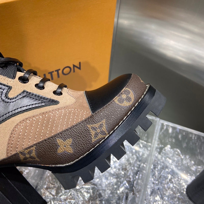 Louis Vuitton shoes Style 221 - logo and branding close-up