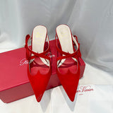 Three-quarter angle view of Roger Vivier luxury piece style No.046