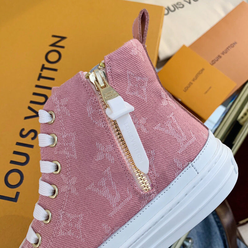 Full silhouette view of Louis Vuitton luxury piece style No.097